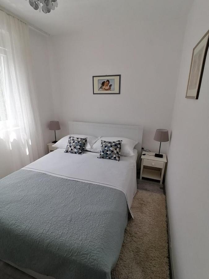Rose 3 Apartment บัชกา ภายนอก รูปภาพ